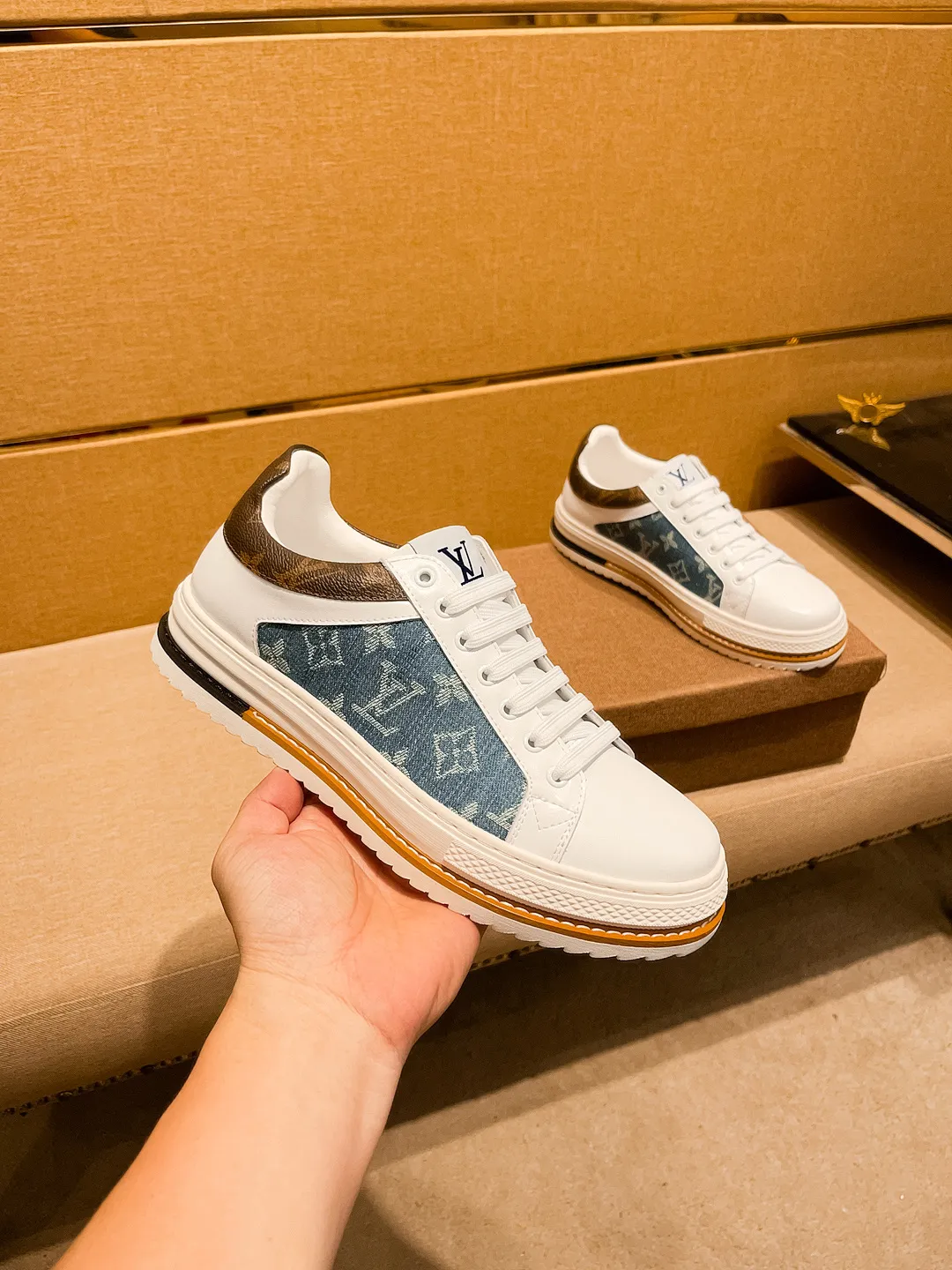 🚘🚘Factory batch 420💰[LV]🔥Louis Vuitton, a high-end men's shoe brand, official website 1:1 latest masterpiece: the upper is made of first-layer cowhide imported from Italy with a comfortable and breathable lining➕original non-slip and wear-resistant outsole🔥, making walking more convenient and comfortable! An exclusive new model, a stunning work, a beautiful 1:1 replica [color] compared to the official quality! Create a fashionable personality to set off your uniqueness! A must-have for trendy men! Classic🔥Size: 38-44 Color: Lee🔥 1⃣️color available🔥.